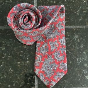 Beautiful tie, not sure of the brand but very comfortable and slim!